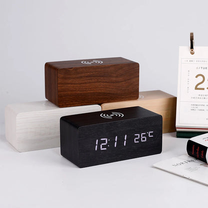 Sveglia digitale moderna in legno con LED, termometro, caricabatterie wireless e base di ricarica wireless Qi. Sveglia a LED