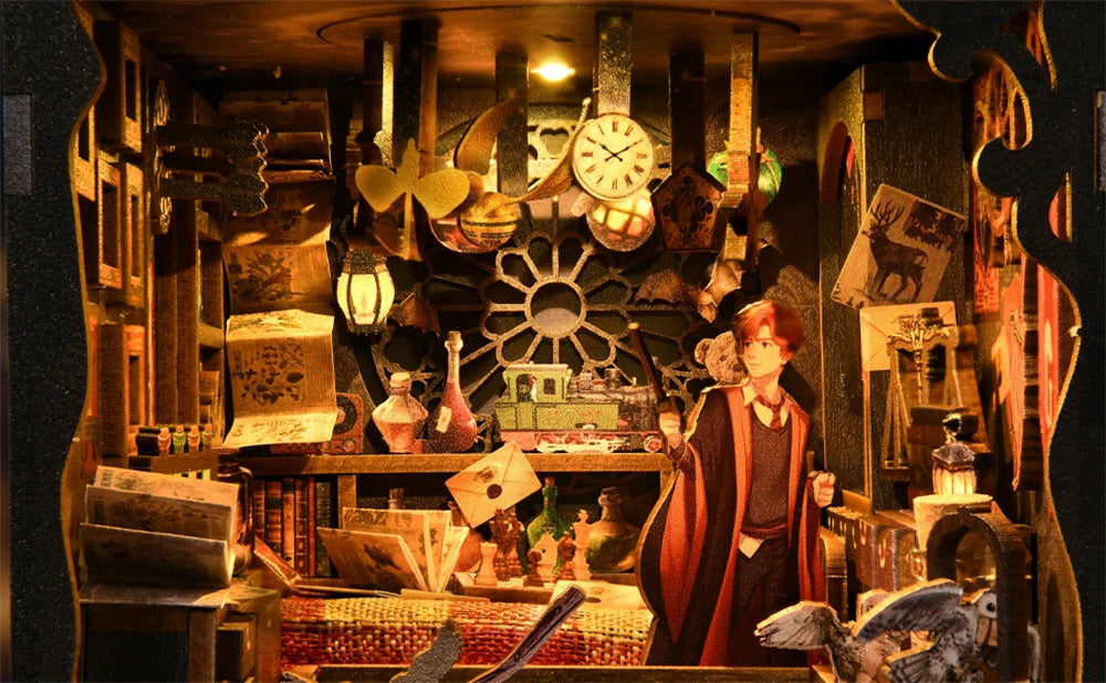 Kit per angolo lettura Magic House fai da te Puzzle in legno Libreria Inserto Decorazione Casa delle bambole Modello Fermalibri Costruzione Decorazione per la casa Regali
MODELLO "H. POTTER"